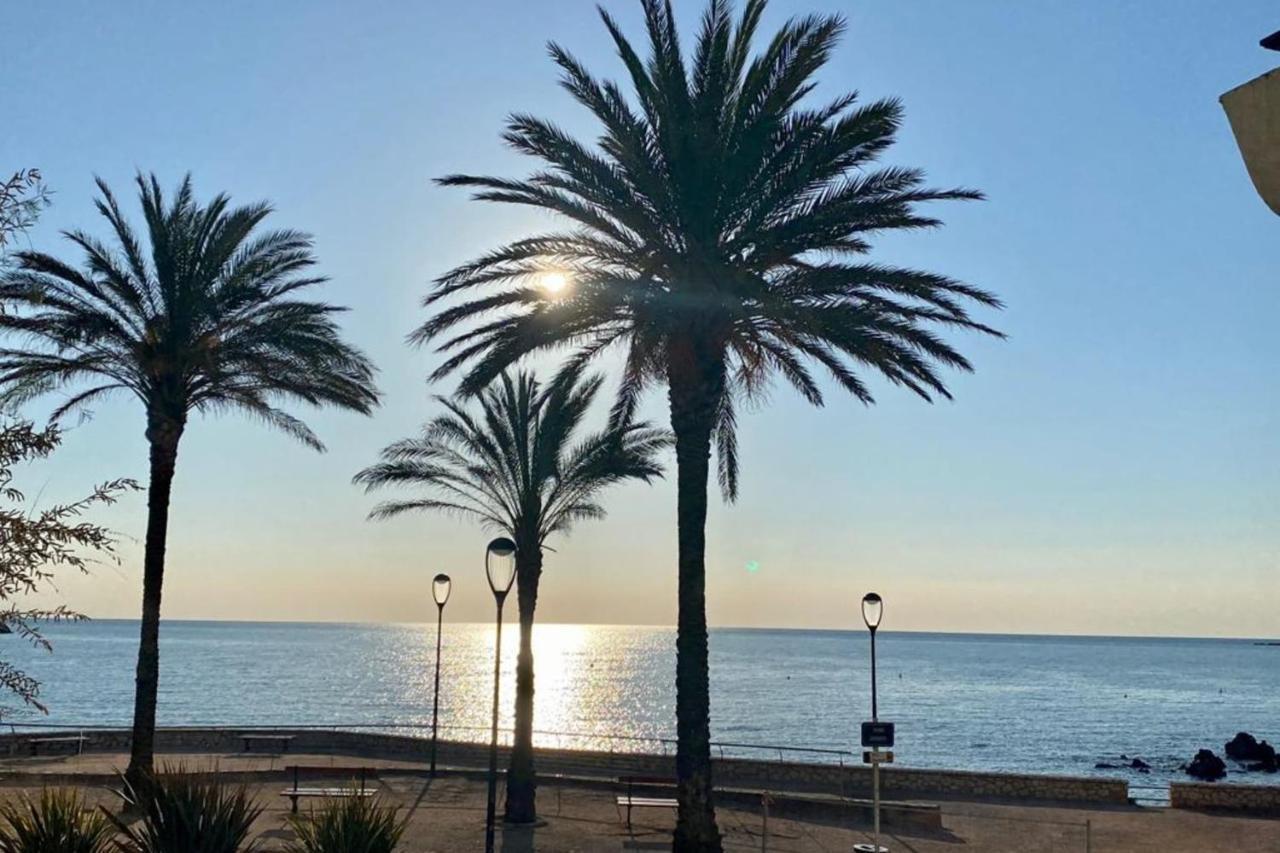 אנטיב Fully Equipped Beachfront Studio In The Heart Of The City Center Bd Leclerc מראה חיצוני תמונה