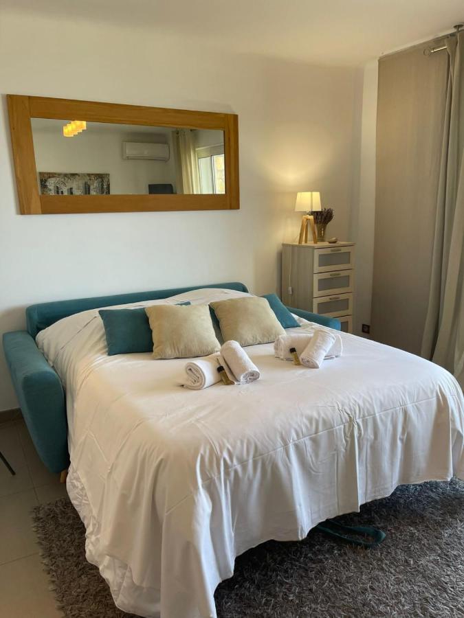 אנטיב Fully Equipped Beachfront Studio In The Heart Of The City Center Bd Leclerc מראה חיצוני תמונה