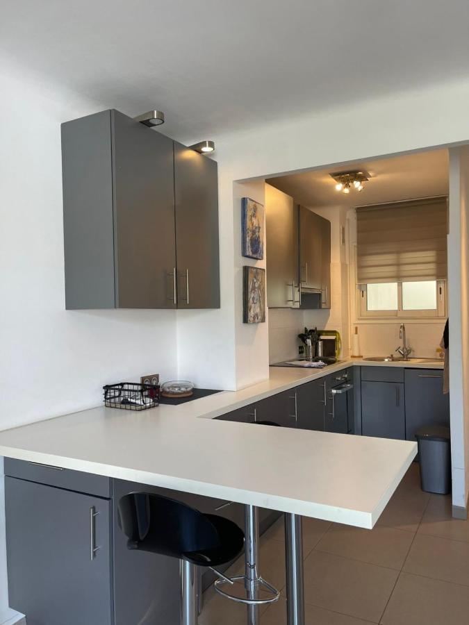אנטיב Fully Equipped Beachfront Studio In The Heart Of The City Center Bd Leclerc מראה חיצוני תמונה