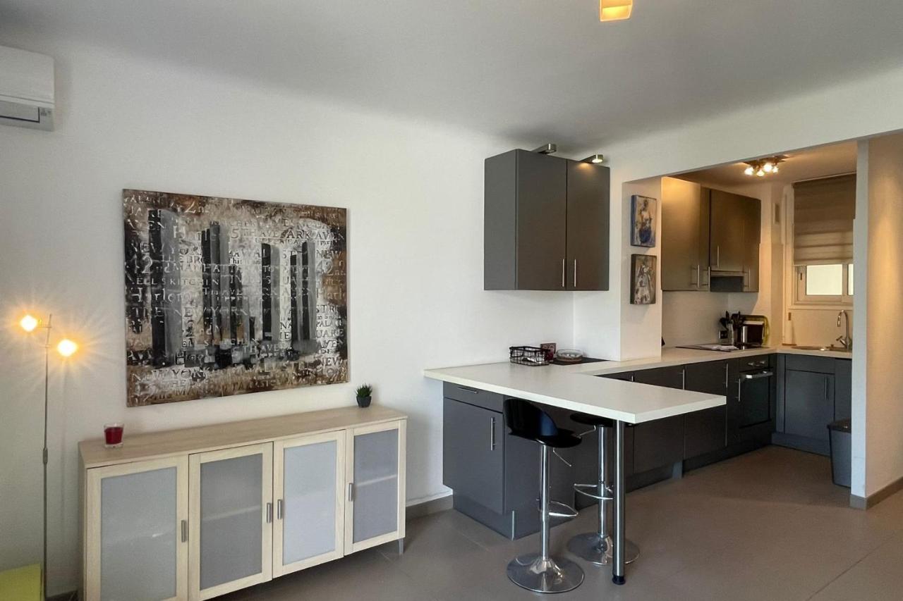 אנטיב Fully Equipped Beachfront Studio In The Heart Of The City Center Bd Leclerc מראה חיצוני תמונה
